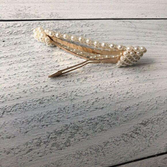 Oversized Faux Pearl Hair Clip in Gold 🌟 - Picture 4 of 7